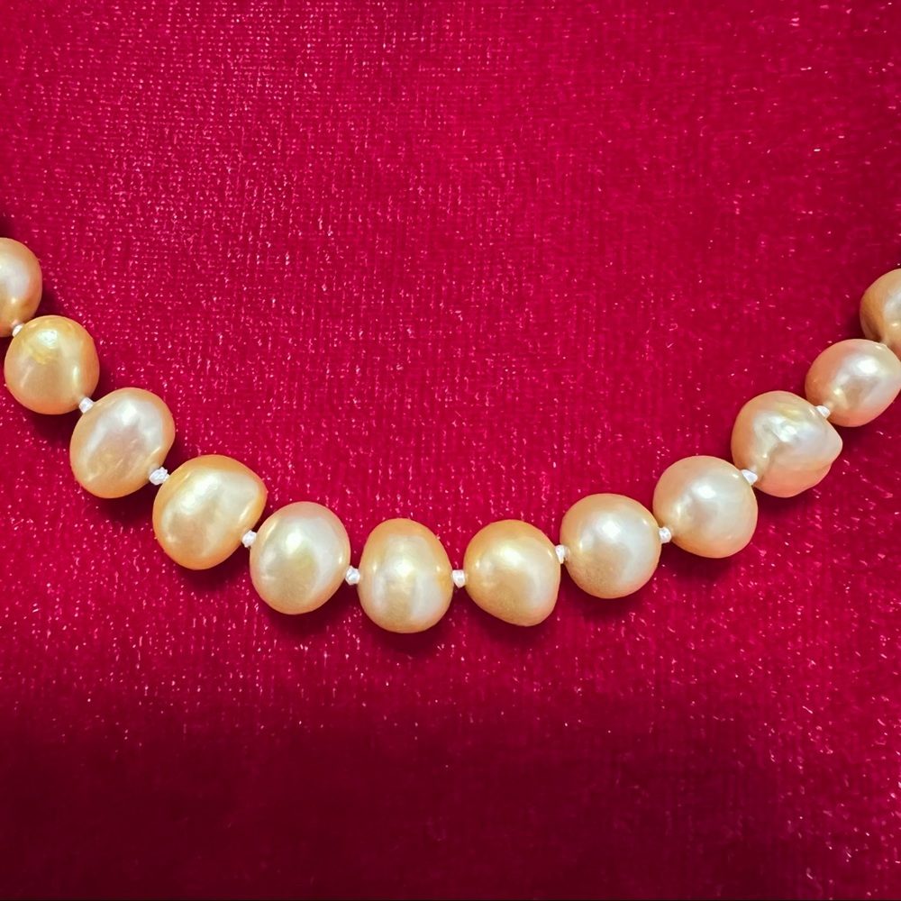 Golden pearl necklace - Picture 4 of 4
